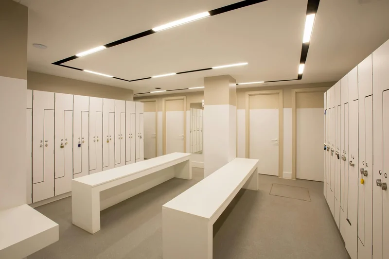 Door openings, fitted lockers and a continuous ceiling finish